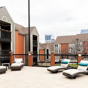 Apartment Downtown Condo, Walk To Broadway With Free Parking, Nashville